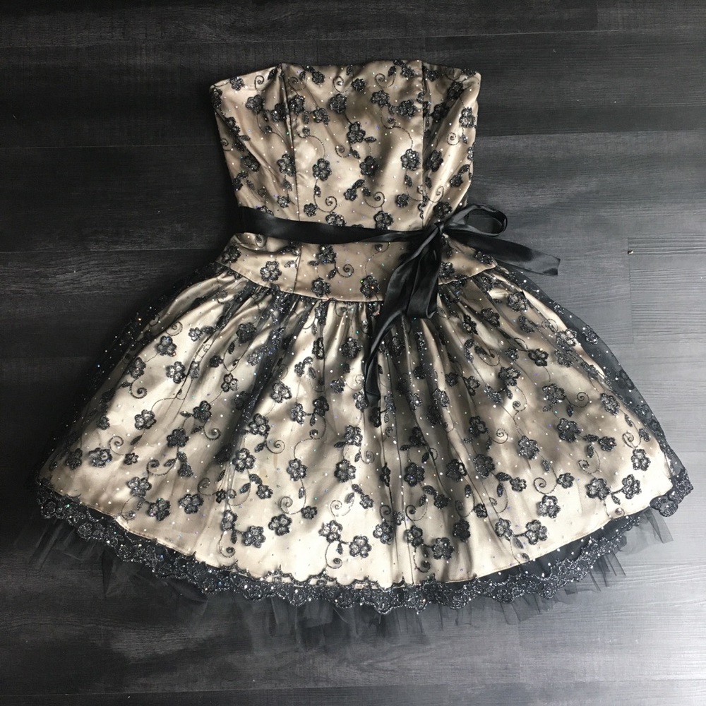 Jessica McClintock Strapless Formal/Prom Dress 👗